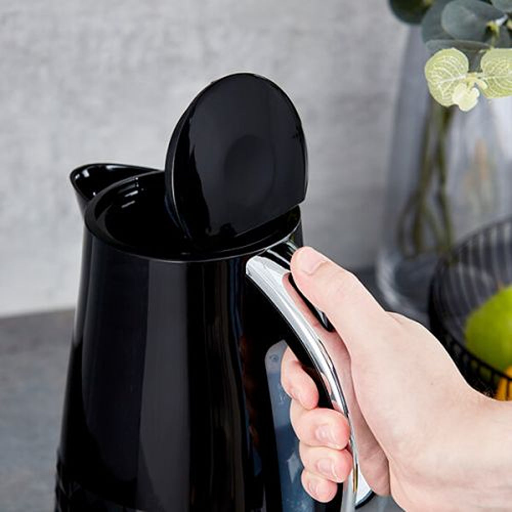 Tower Solitaire Black Kettle with Chrome Accents | 1.5L