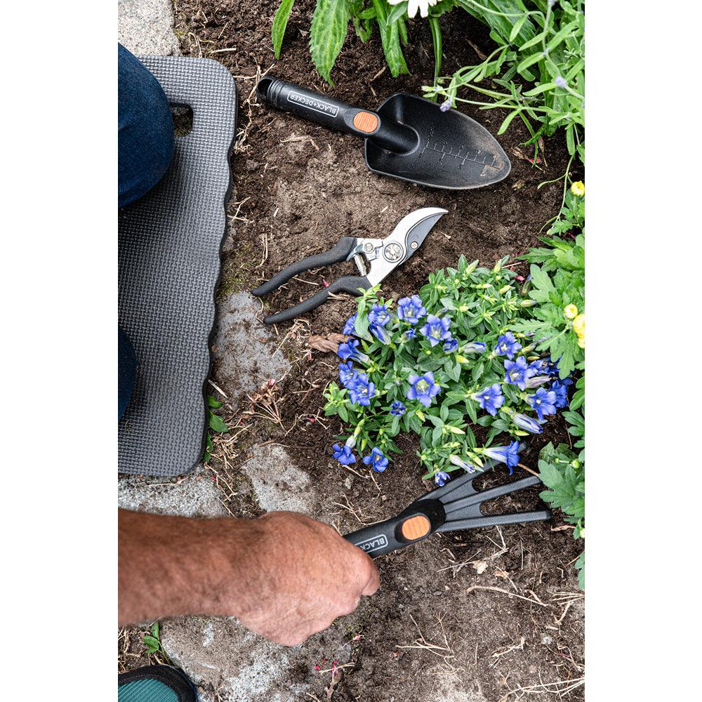 Black + Decker Garden Tool Set with Kneeling Pad | 4 Piece Set - Choice Stores