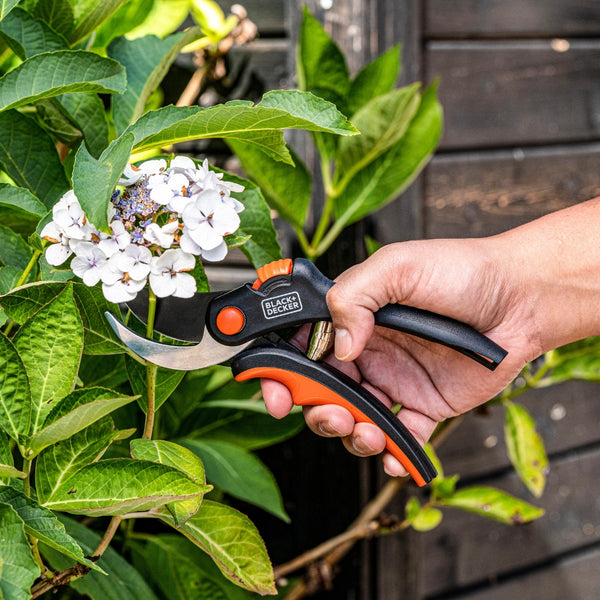 Black + Decker Bypass Pruner | 20cm
