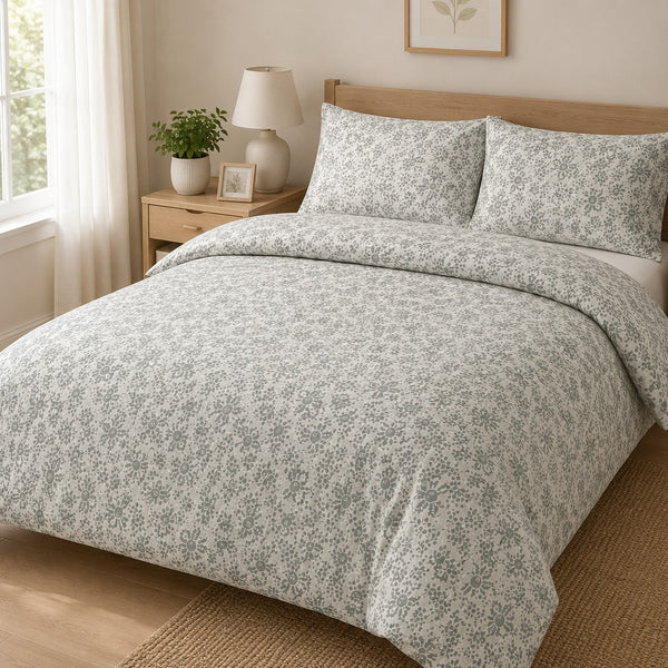Maz Green Floral Duvet Set | Super King, Light Neutral Ditsy Print