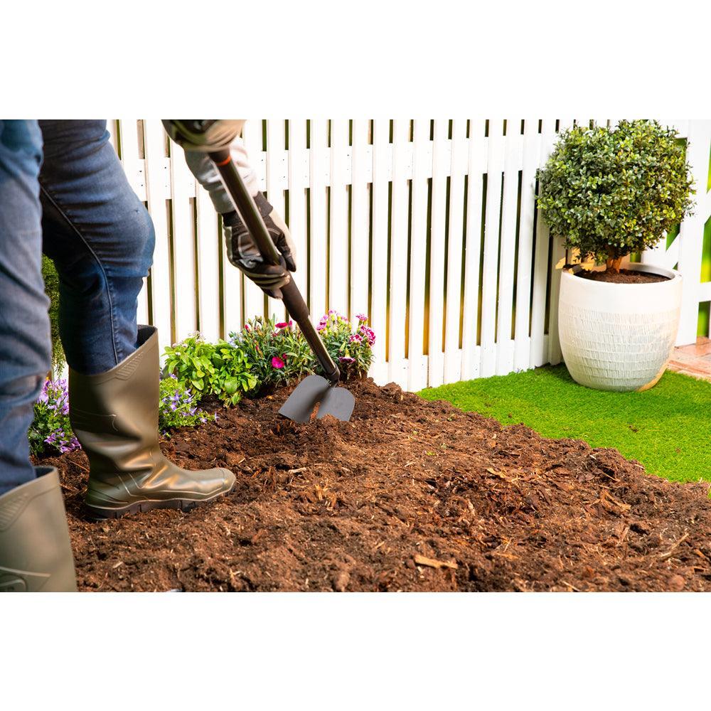 Black + Decker Fibreglass Garden Hoe | 146cm - Choice Stores