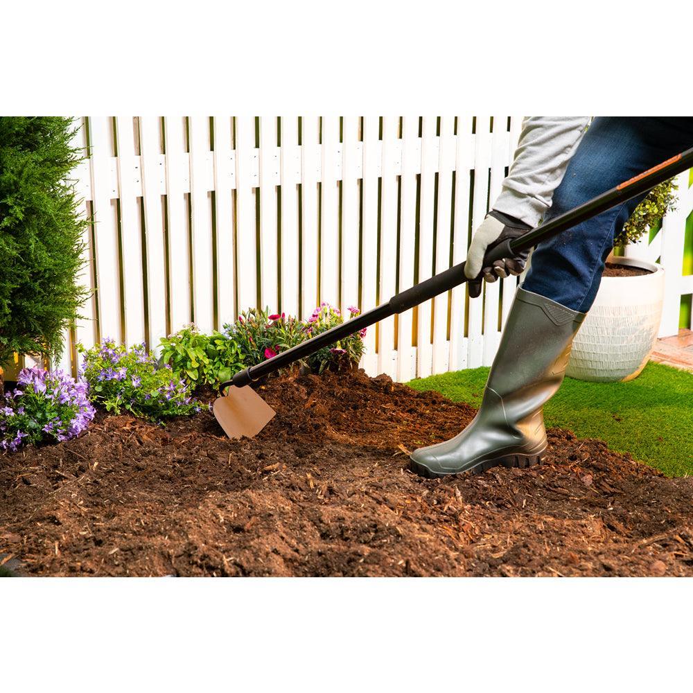 Black + Decker Fibreglass Garden Hoe | 146cm - Choice Stores