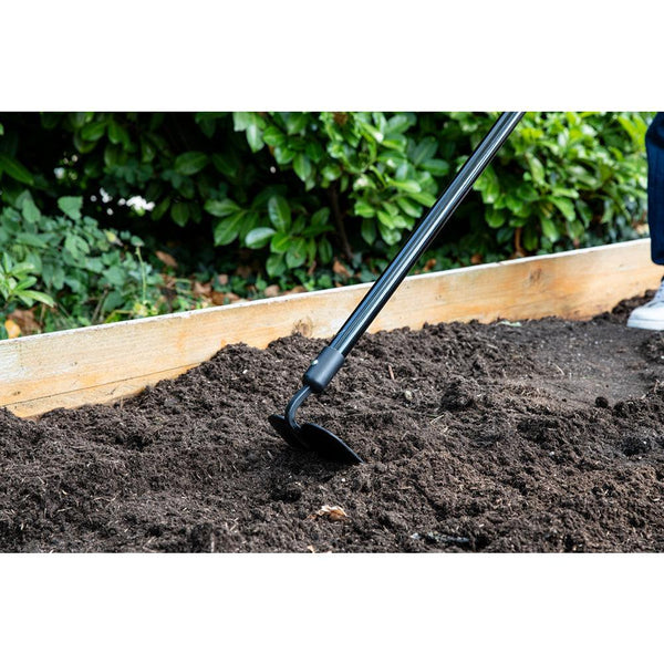 Black + Decker Fibreglass Garden Hoe | 146cm - Choice Stores