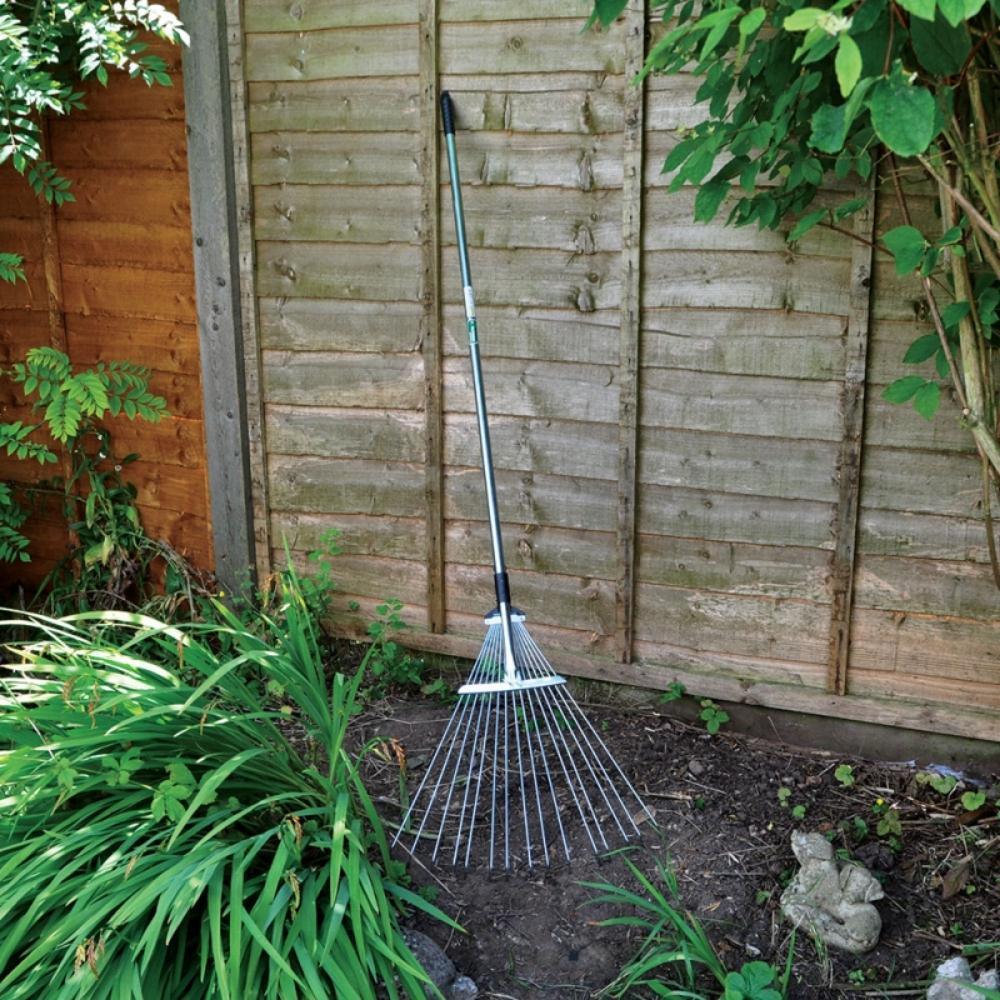 Kingfisher Adjustable Lawn Rake - Choice Stores